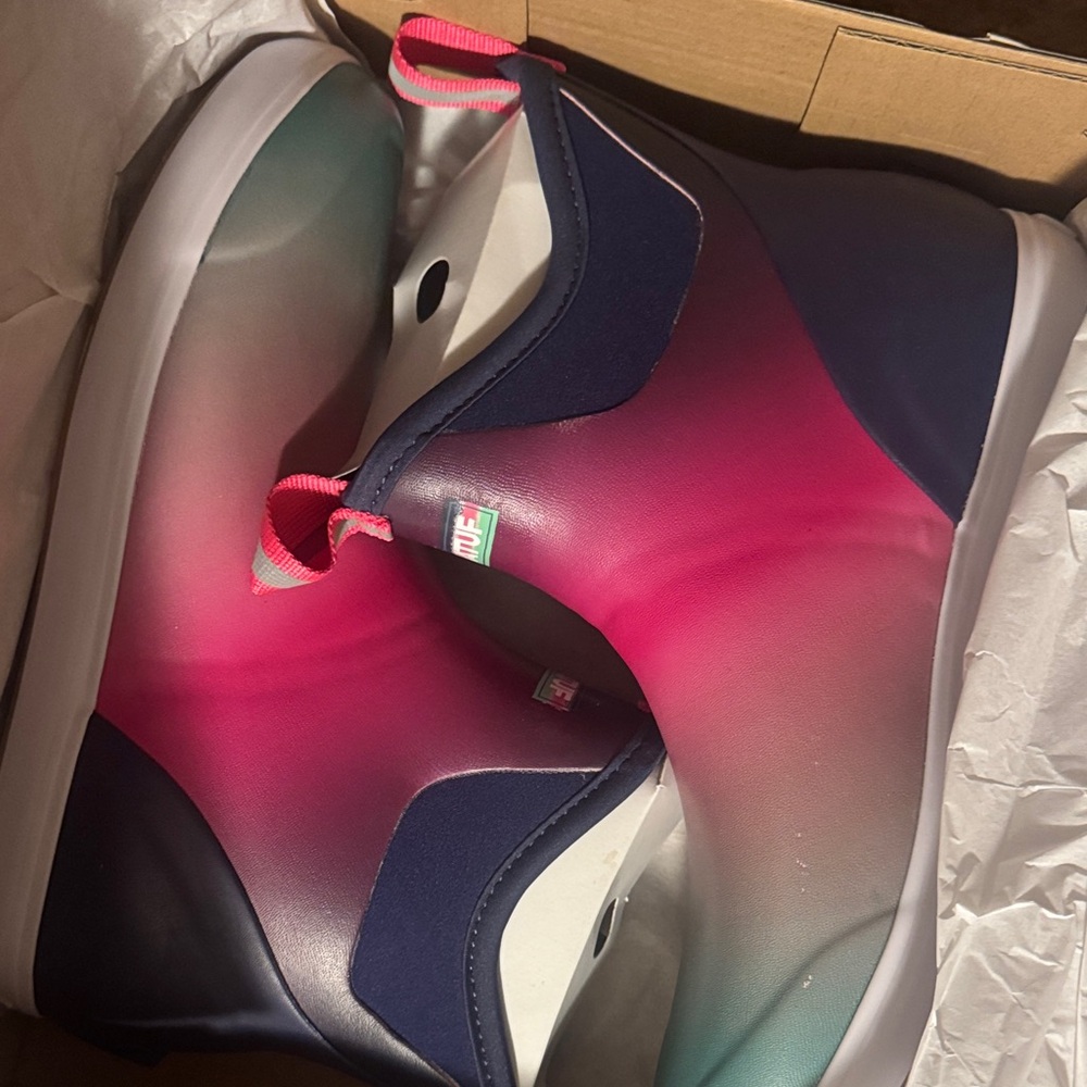 Nike Women's Pink and Navy Winter Boots